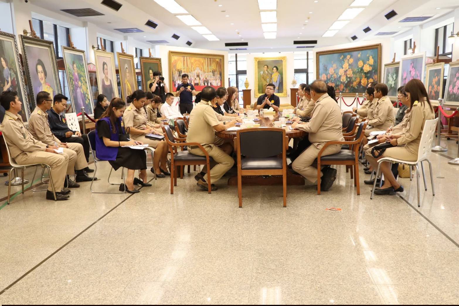 title - ศพส. ประชุมเตรียมความพร้อมจัดนิทรรศการ งานพระราชพิธีถวายพระเพลิงพระบรมศพ สมเด็จพระนางเจ้าสิริกิติ์ พระบรมราชินีนาถ พระบรมราชชนนีพันปีหลวง ณ ศูนย์ส่งเสริมและพัฒนาอาชีพเสริมนอกภาคการเกษตร (ศูนย์ศิลปาชีพ บางไทรฯ (เดิม)) 